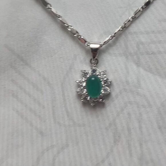 Beautiful necklace - Picture 3 of 4